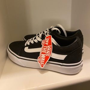 vans | 7 women US | black and white